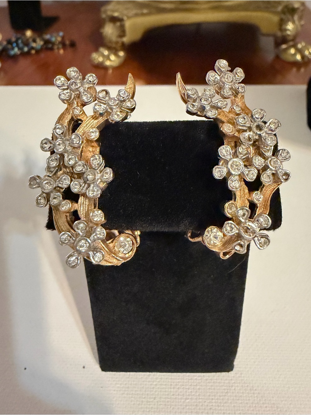 VTG 1950s Gold Tone Floral Rhinestone Climber Clip On Earrings Unsigned Beauty